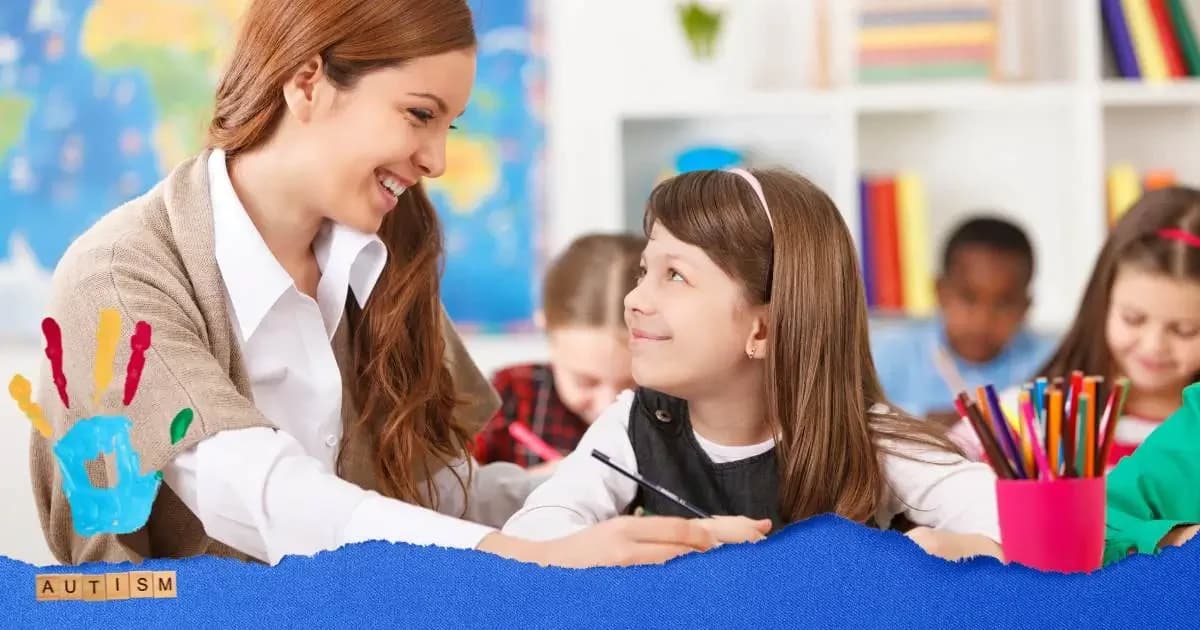 Criança realizando atividade de matemática com materiais adaptados para alunos com autismo