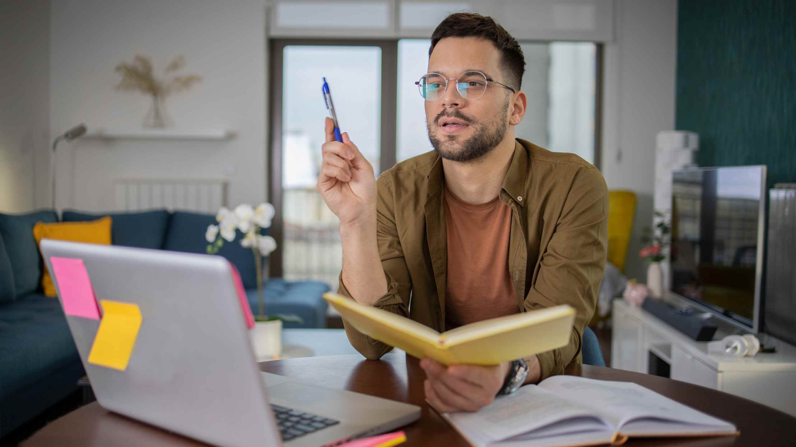 Imagem ilustrativa sobre o curso de Pedagogia EAD, com foco na flexibilidade e ensino online.